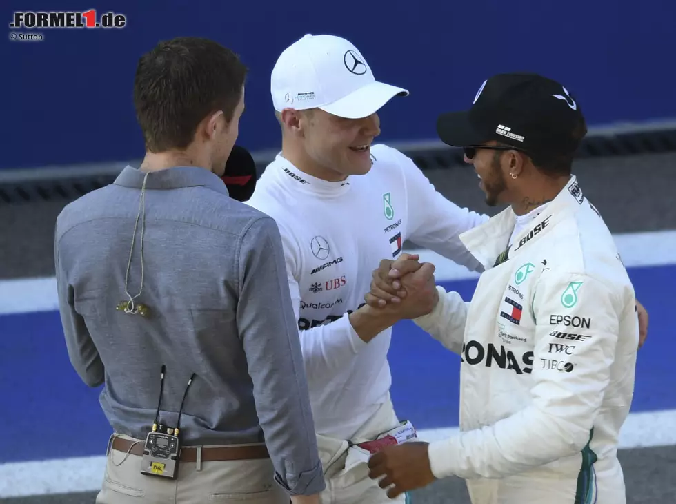 Foto zur News: Lewis Hamilton, Valtteri Bottas