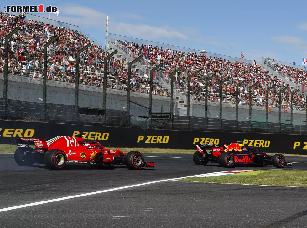 Foto zur News: Max Verstappen, Sebastian Vettel