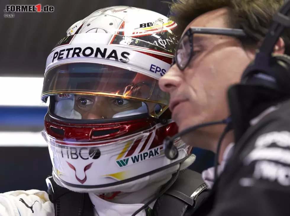 Foto zur News: Lewis Hamilton, Toto Wolff