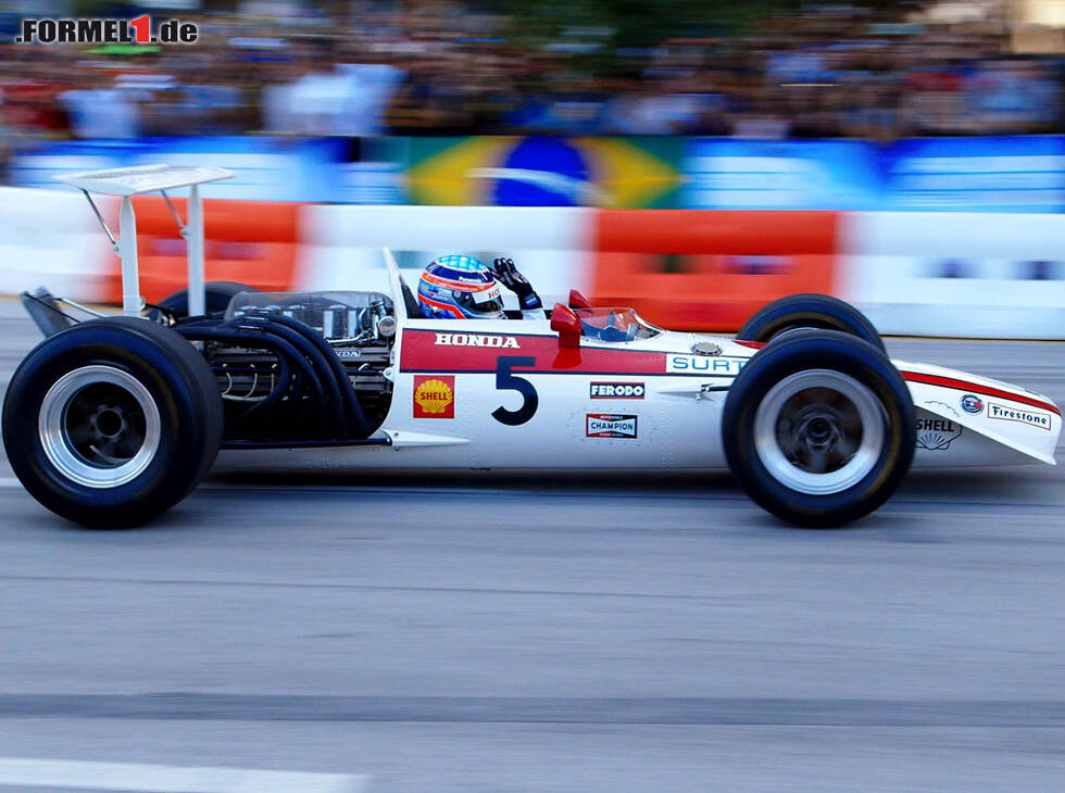 Foto zur News: F1-Festival in Miami: Takuma Sato im Honda RA301 von 1968