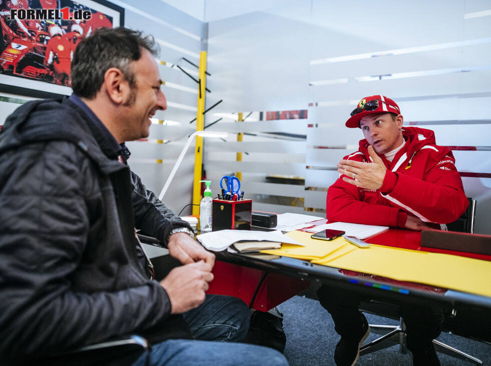 Foto zur News: Roberto Chinchero im Interview mit Kimi Räikkönen