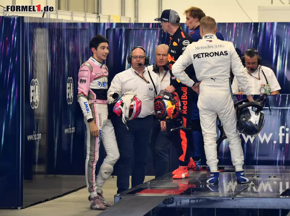 Foto zur News: Max Verstappen, Esteban Ocon