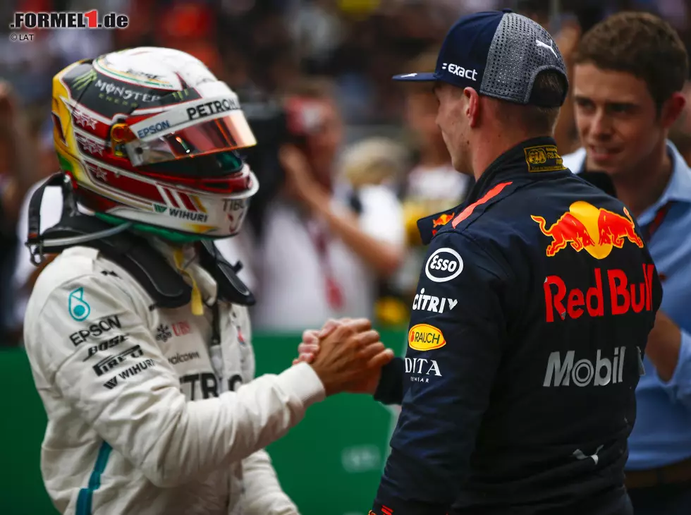 Foto zur News: Max Verstappen, Lewis Hamilton