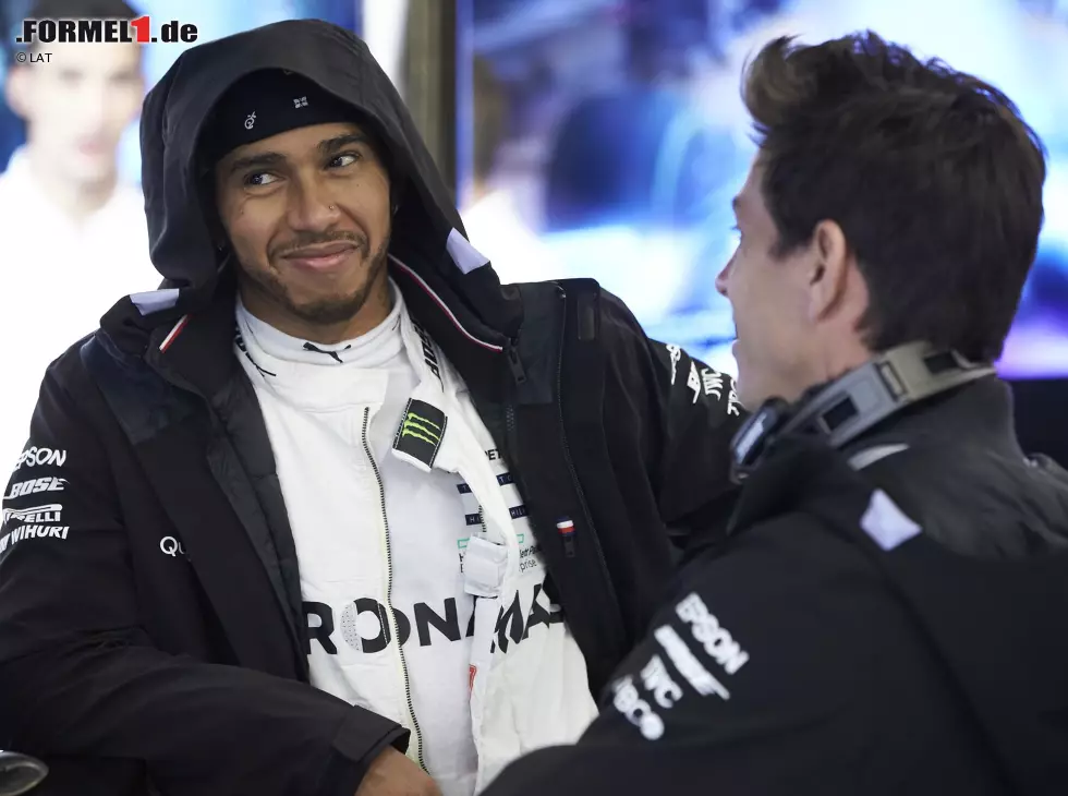 Foto zur News: Lewis Hamilton, Toto Wolff