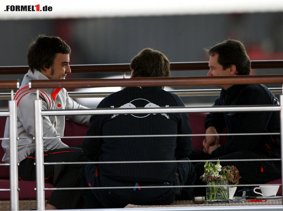 Foto zur News: Fernando Alonso, Christian Horner