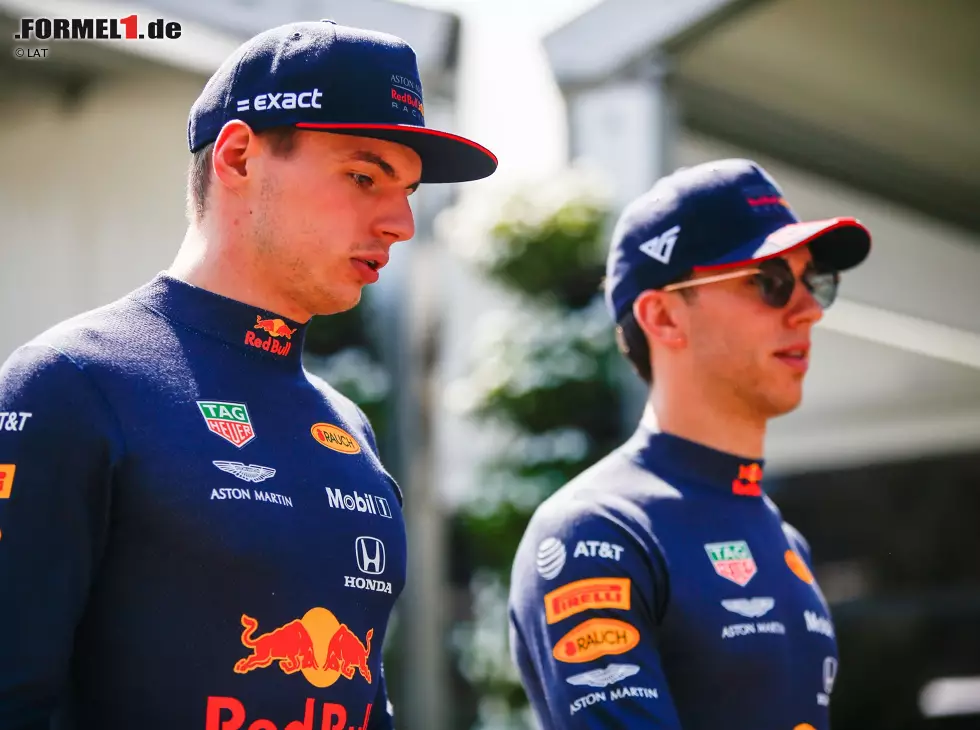 Foto zur News: Max Verstappen, Pierre Gasly