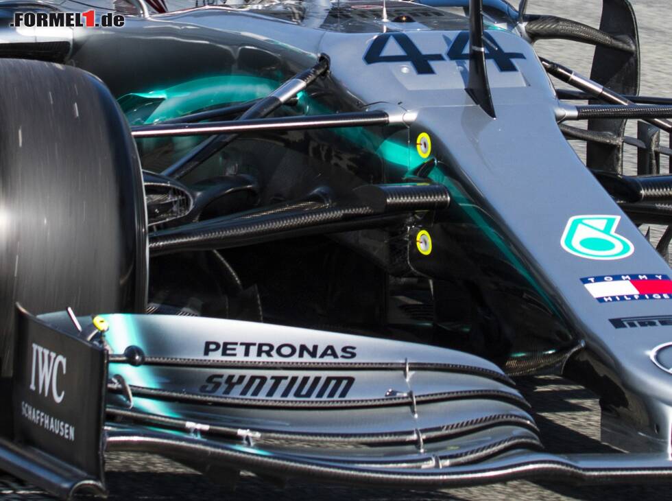 Foto zur News: Mercedes, Frontflügel