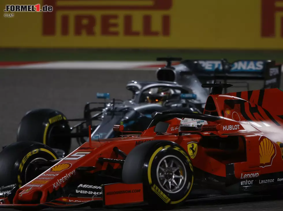 Foto zur News: Sebastian Vettel, Lewis Hamilton