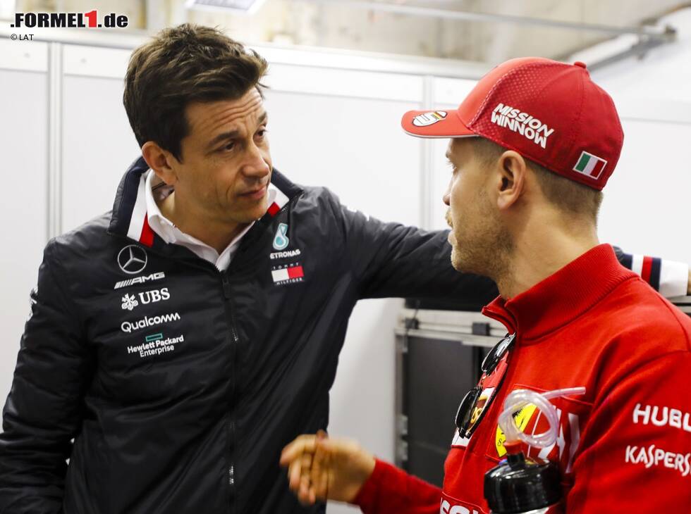 Foto zur News: Toto Wolff, Sebastian Vettel