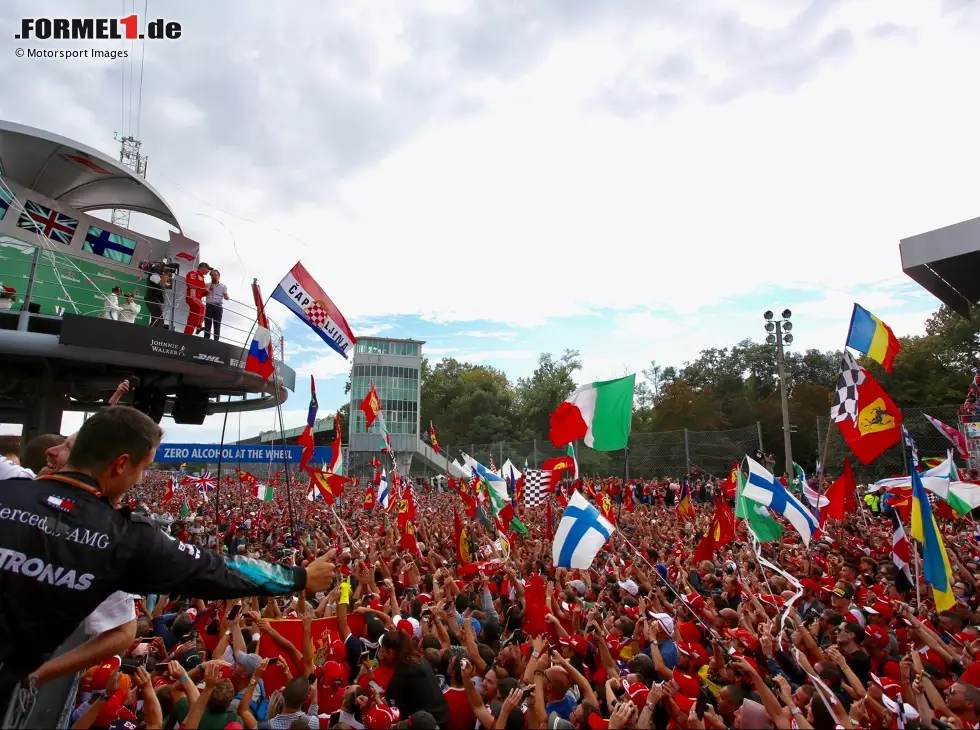 Siegerehrung in Monza Foto zur News: Siegerehrung in Monza