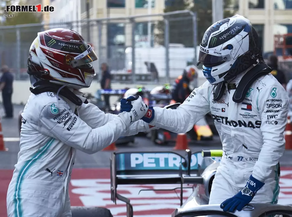 Foto zur News: Lewis Hamilton, Valtteri Bottas