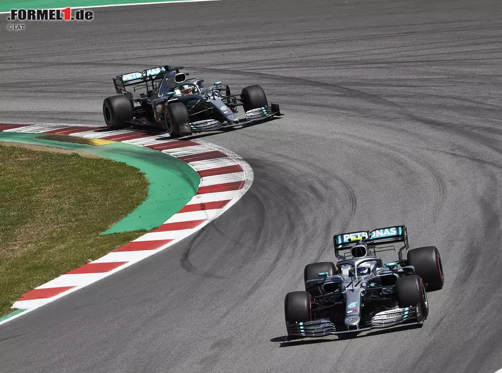 Foto zur News: Valtteri Bottas, Lewis Hamilton
