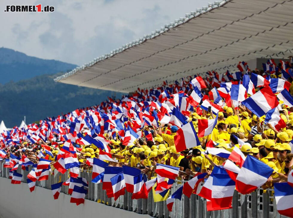 Foto zur News: Fans auf der Haupttribüne beim GP Frankreich 2018 in Le Castellet