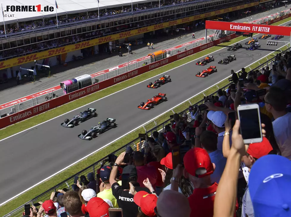 Foto zur News: Valtteri Bottas, Lewis Hamilton