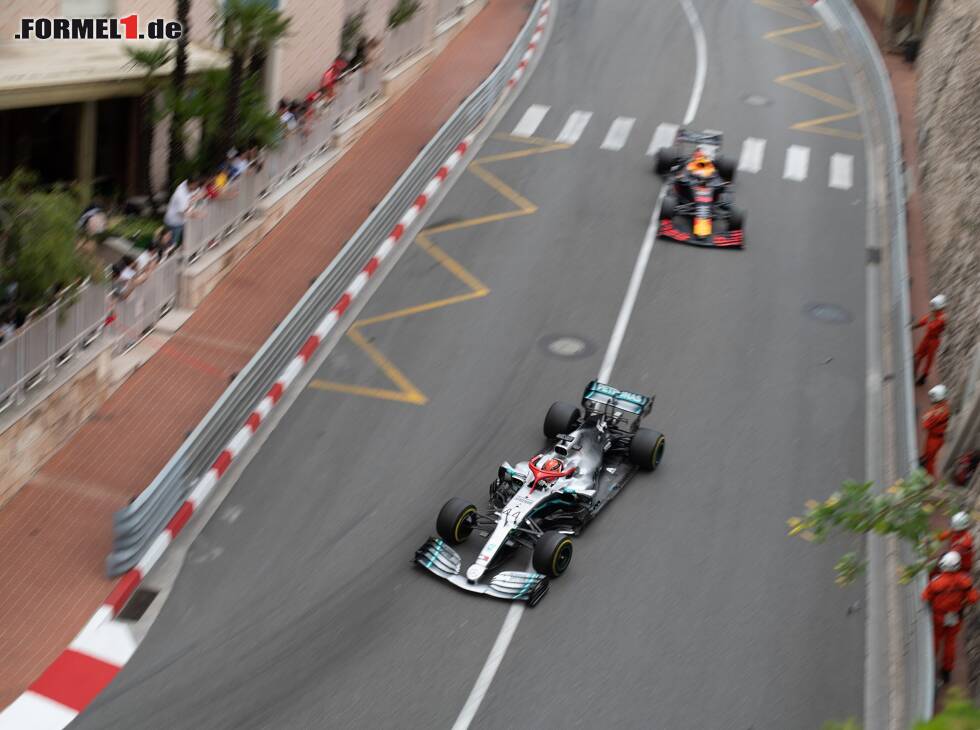 Foto zur News: Lewis Hamilton, Max Verstappen