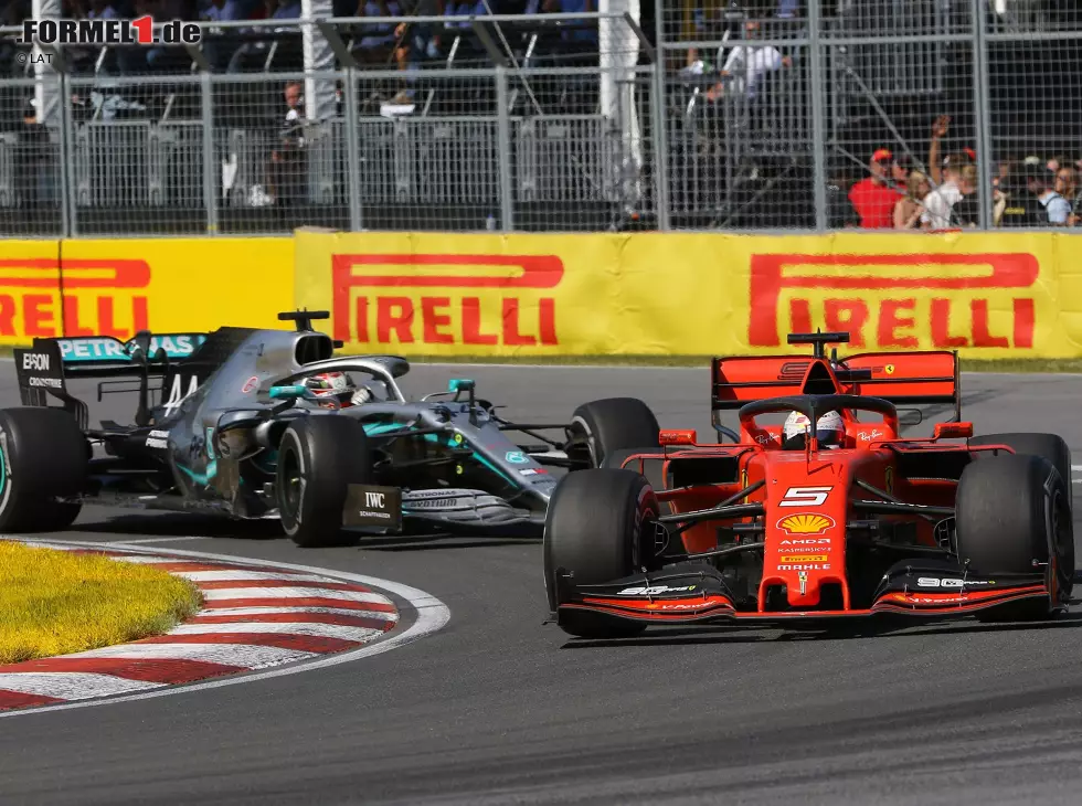 Foto zur News: Sebastian Vettel, Lewis Hamilton