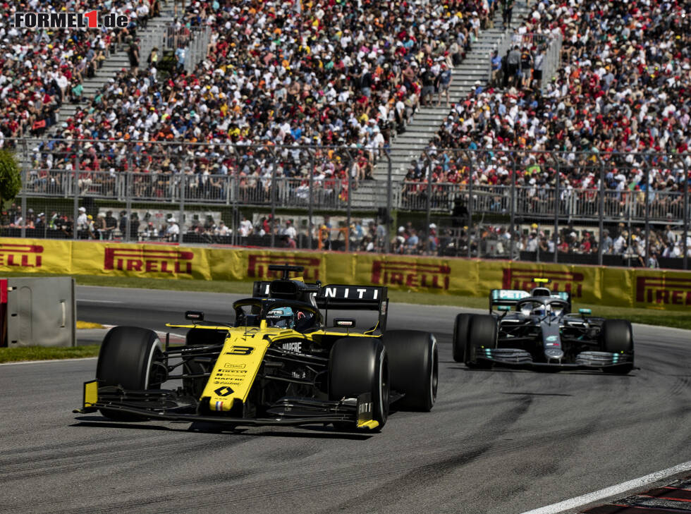 Foto zur News: Daniel Ricciardo, Valtteri Bottas