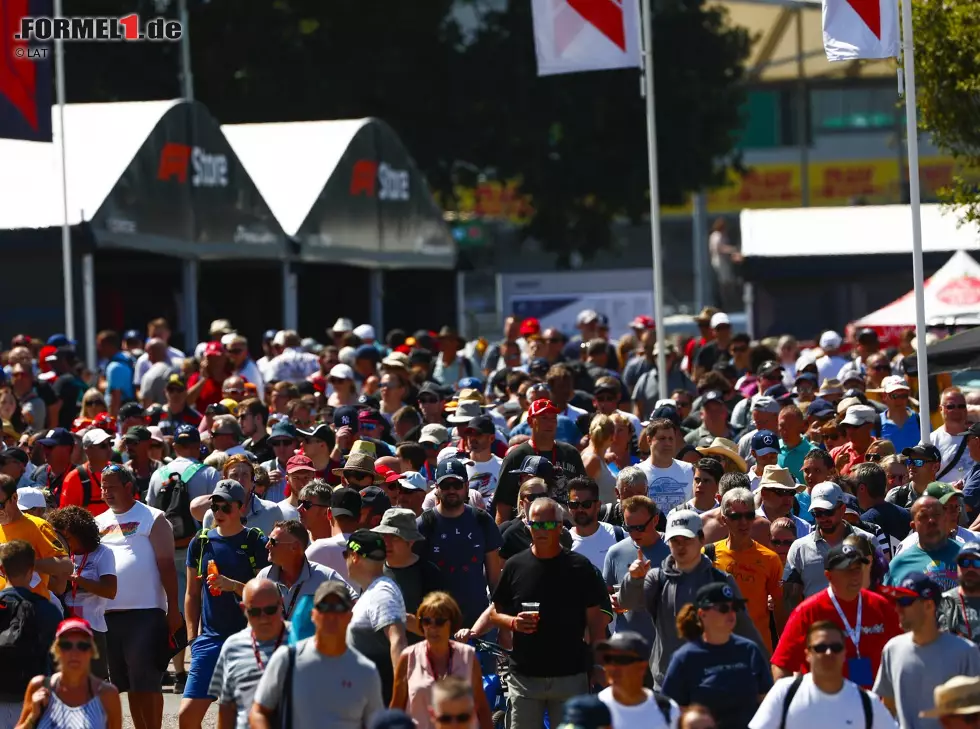 Foto zur News: Fans in Silverstone