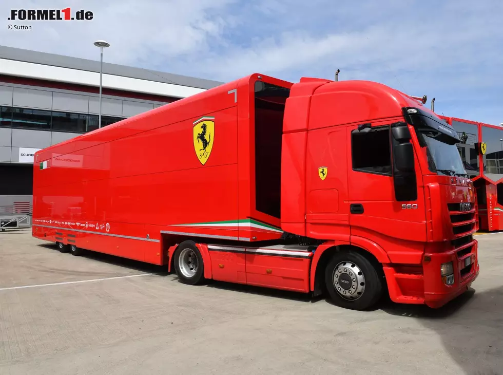 Foto zur News: Ferrari Teamtruck