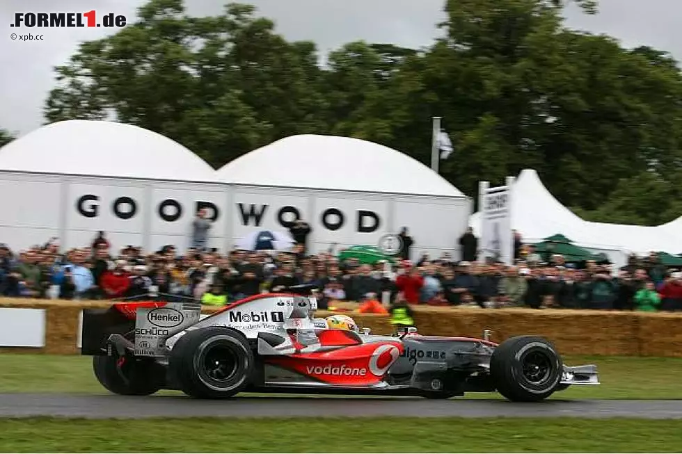 Foto zur News: Lewis Hamilton beim Goodwood Festival of Speed