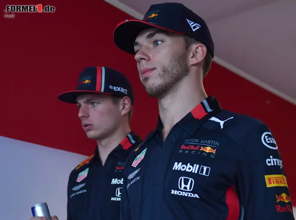 Foto zur News: Max Verstappen, Pierre Gasly