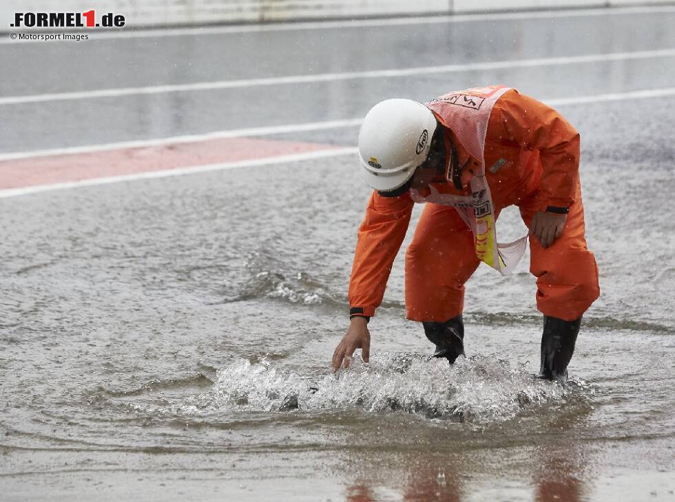Foto zur News: Sportwart in Suzuka im Regen 2017