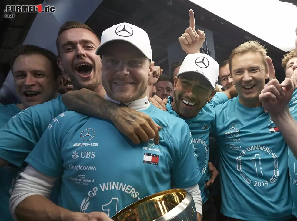 Foto zur News: Valtteri Bottas, Lewis Hamilton