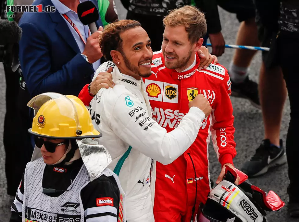 Foto zur News: Sebastian Vettel, Lewis Hamilton