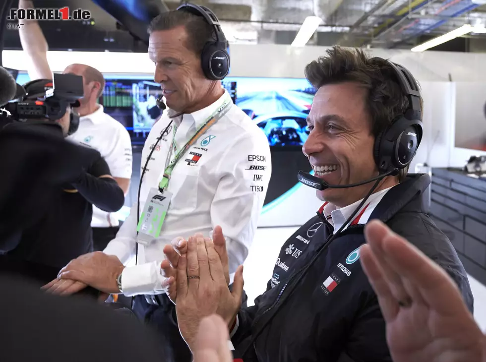 Foto zur News: Toto Wolff, Valtteri Bottas