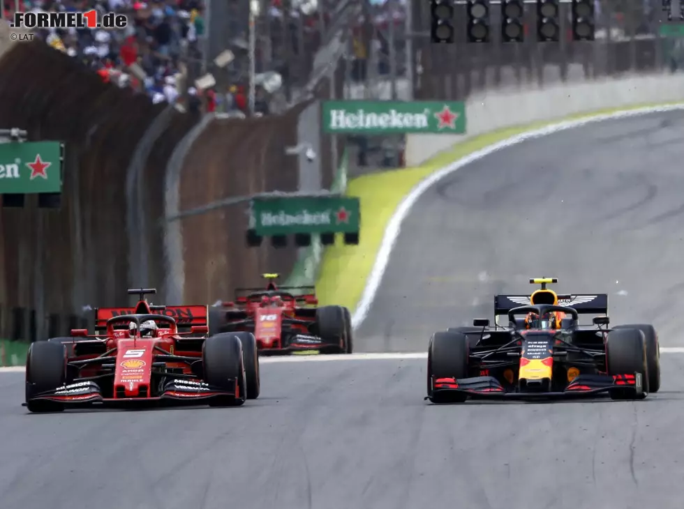 Foto zur News: Sebastian Vettel, Alexander Albon