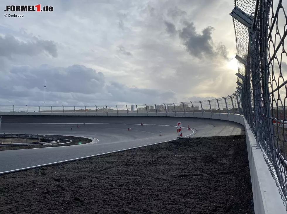 Foto zur News: Steilkurve in Zandvoort