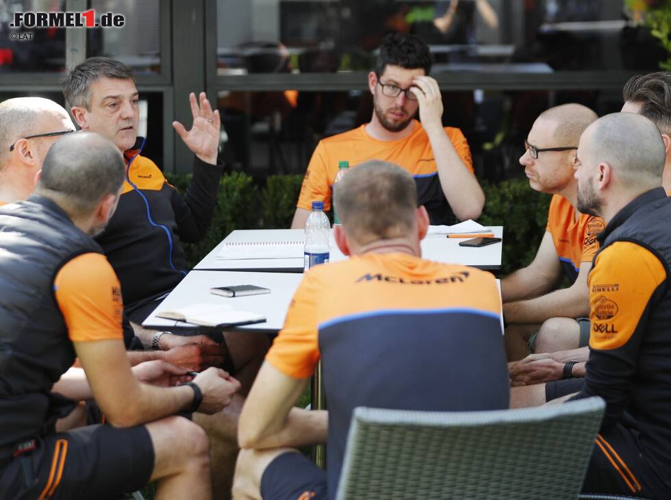Foto zur News: McLaren-Mitarbeiter in Melbourne