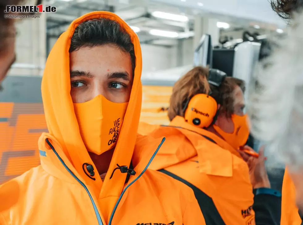 Lando Norris mit Maske Foto zur News: Lando Norris mit Maske