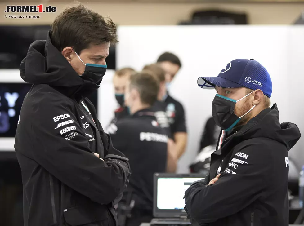 Foto zur News: Toto Wolff, Valtteri Bottas