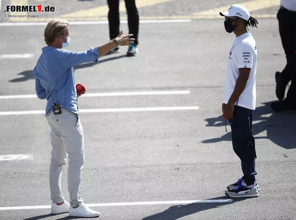 Foto zur News: Nico Rosberg und Lewis Hamilton
