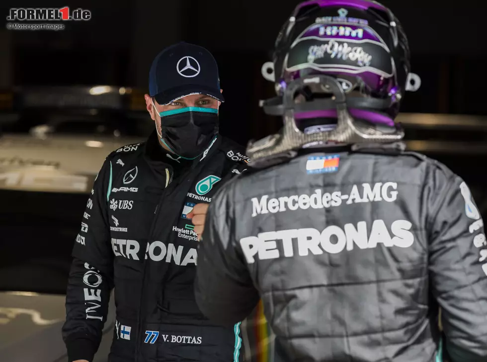 Foto zur News: Valtteri Bottas, Lewis Hamilton