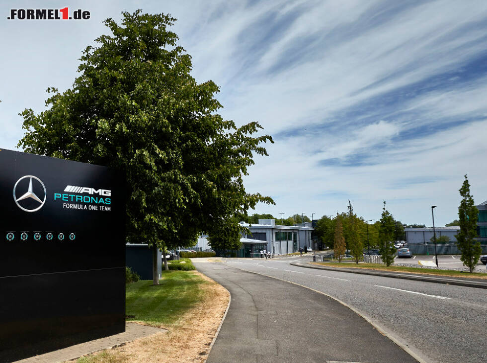 Mercedes-Fabrik in Brackley Foto zur News: Mercedes-Fabrik in Brackley