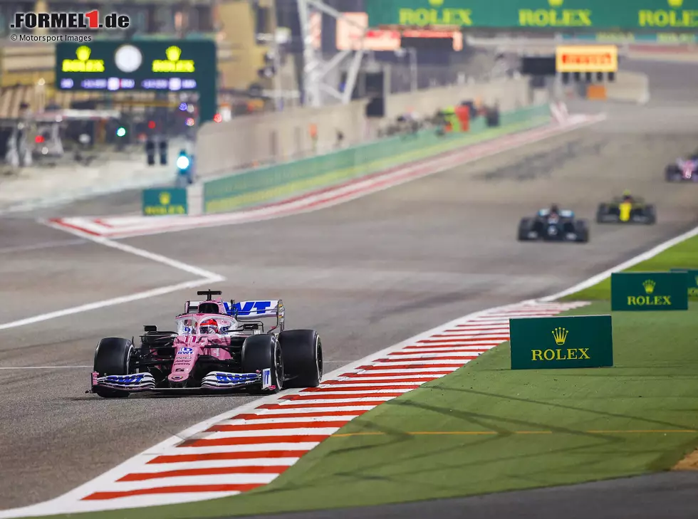 Sergio Perez, George Russell Foto zur News: Sergio Perez, George Russell