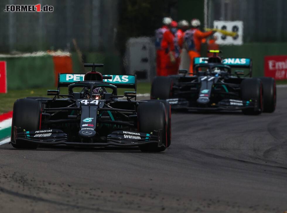 Foto zur News: Lewis Hamilton, Valtteri Bottas