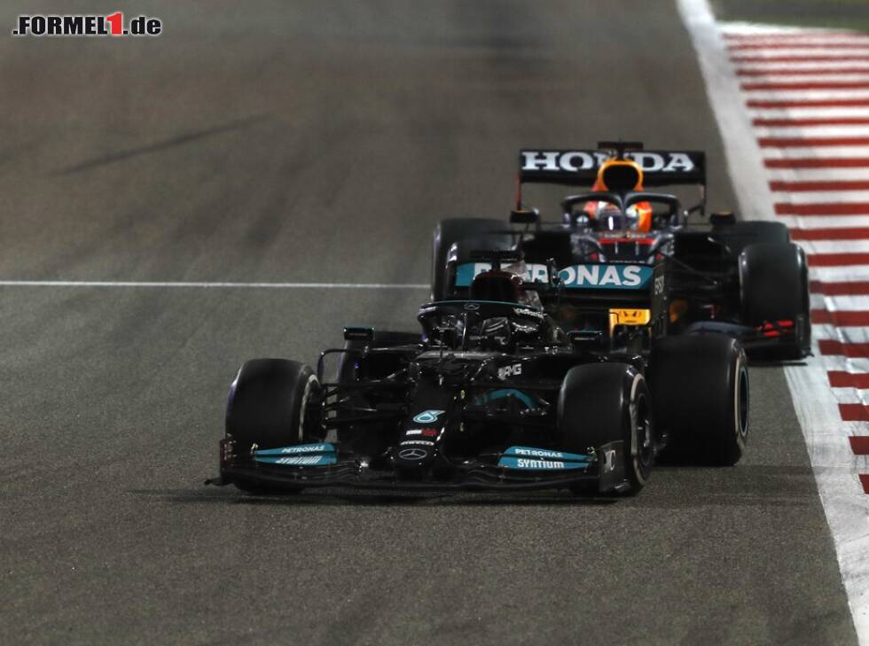 Foto zur News: Lewis Hamilton, Max Verstappen