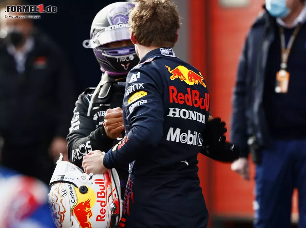 Foto zur News: Lewis Hamilton, Max Verstappen