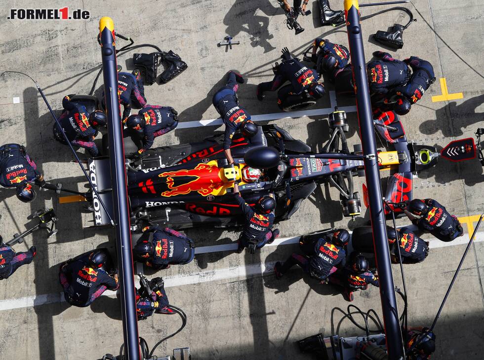 Foto zur News: Boxenstopp von Sergio Perez bei Red Bull im Steiermark-Grand-Prix 2021 in Spielberg