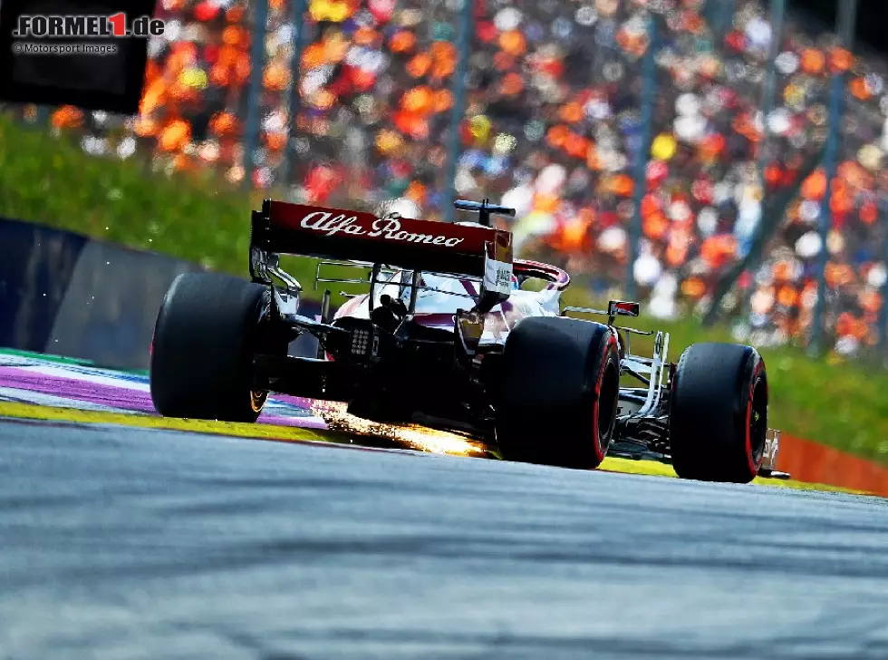 Kimi Räikkönen (Alfa Romeo) beim Österreich-Grand-Prix der Formel 1 auf dem Red-Bull-Ring in Spielberg Foto zur News: Kimi Räikkönen (Alfa Romeo) beim Österreich-Grand-Prix der Formel 1 auf dem Red-Bull-Ring in Spielberg