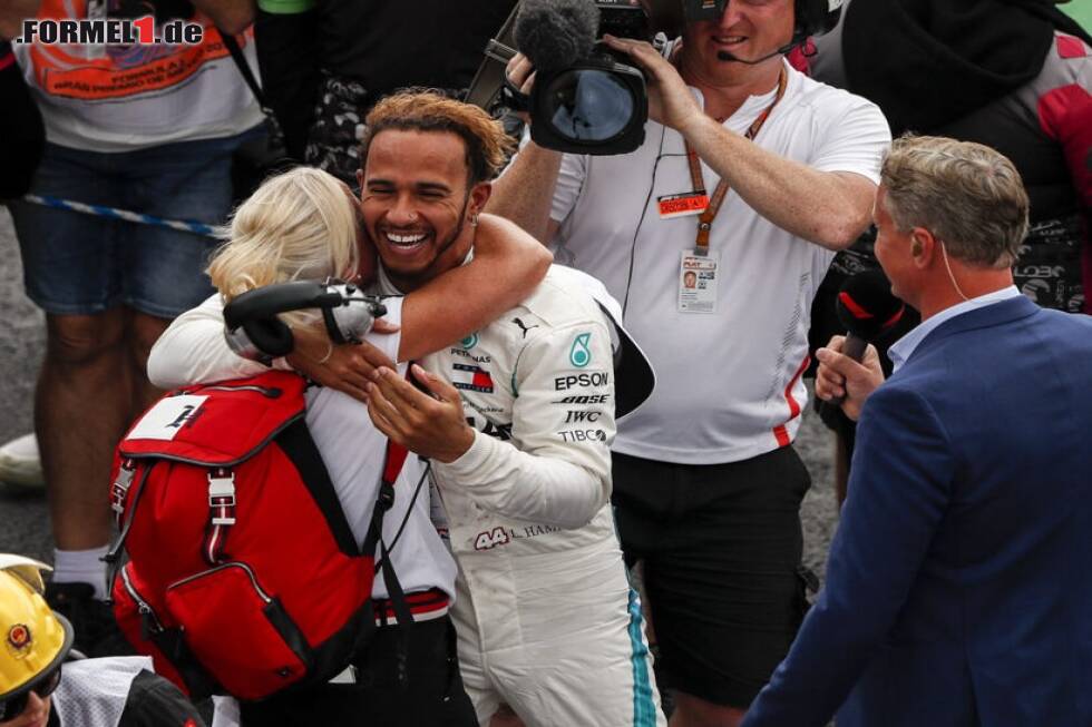 Foto zur News: Physiotherapeutin Angela Cullen mit Formel-1-Fahrer Lewis Hamilton von Mercedes beim Grand Prix von Mexiko 2018