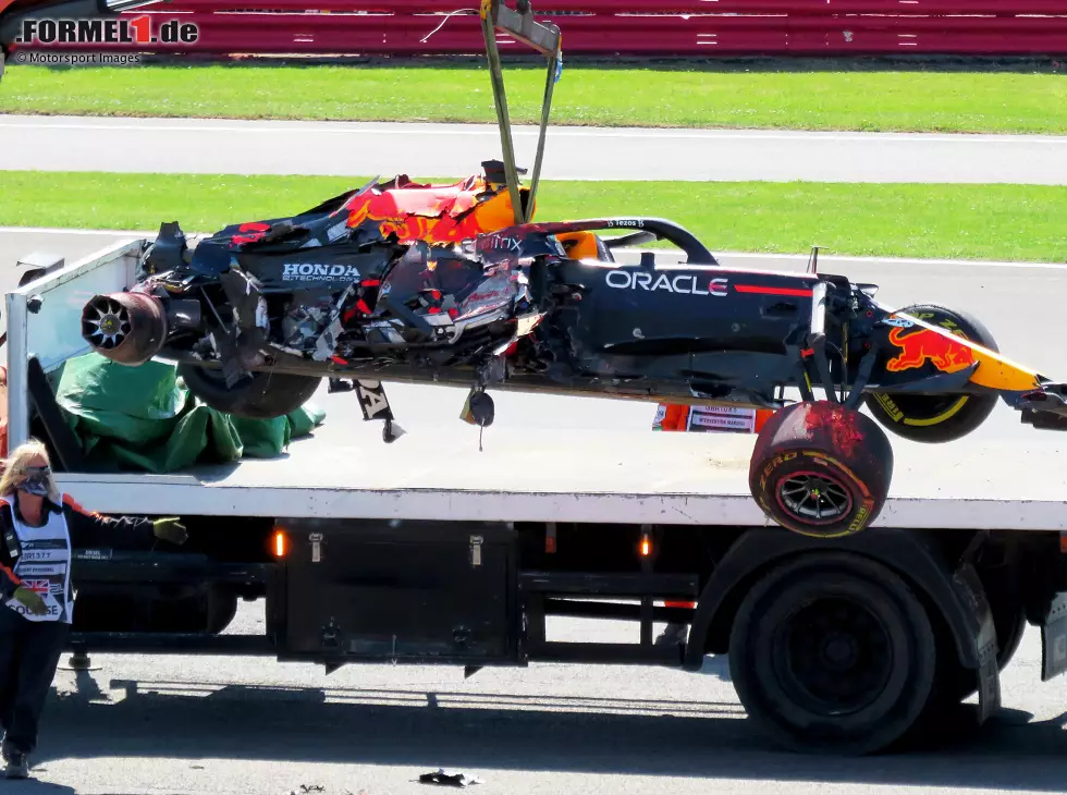Das Unfallauto von Max Verstappen nach der Kollision mit Lewis Hamilton in Silverstone 2021 Foto zur News: Das Unfallauto von Max Verstappen nach der Kollision mit Lewis Hamilton in Silverstone 2021