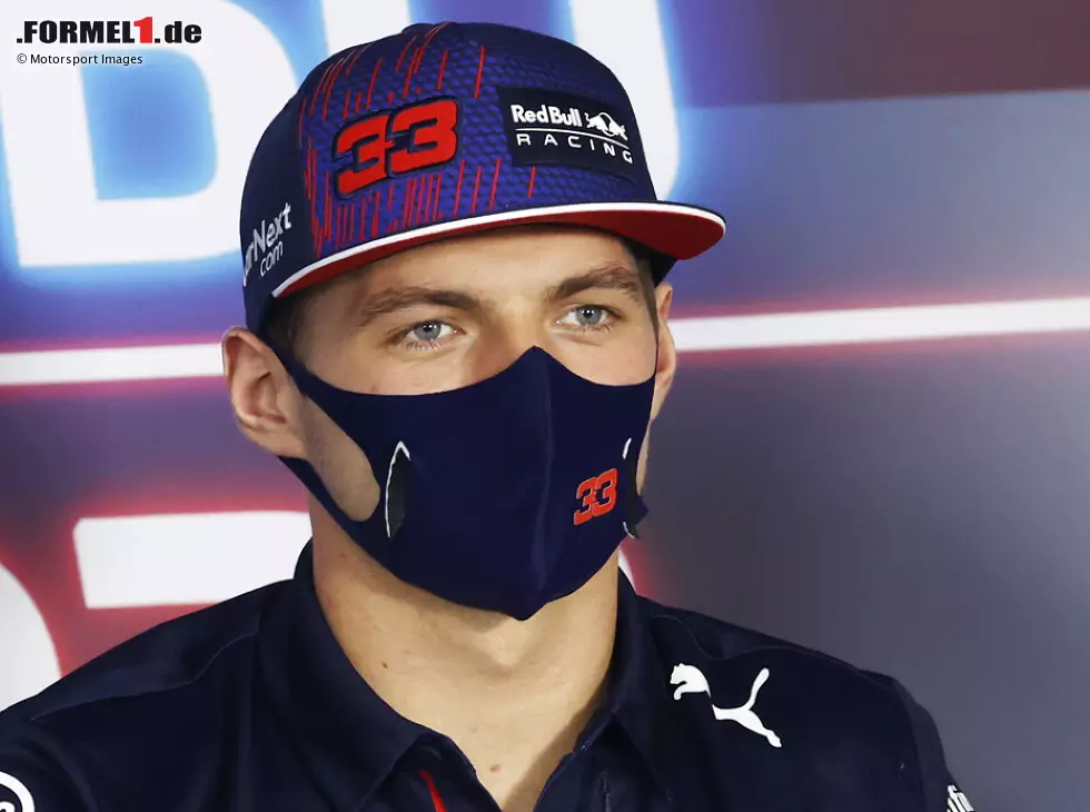 Max Verstappen (Red Bull) in der Donnerstags-Pressekonferenz beim Grand Prix von Ungarn am Hungaroring bei Budapest 2021 Foto zur News: Max Verstappen (Red Bull) in der Donnerstags-Pressekonferenz beim Grand Prix von Ungarn am Hungaroring bei Budapest 2021