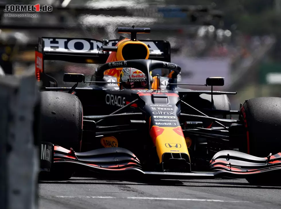 Foto zur News: Max Verstappen im Red-Bull-Honda RB16B beim Grand Prix von Ungarn der Formel 1 2021 auf dem Hungaroring bei Budapest