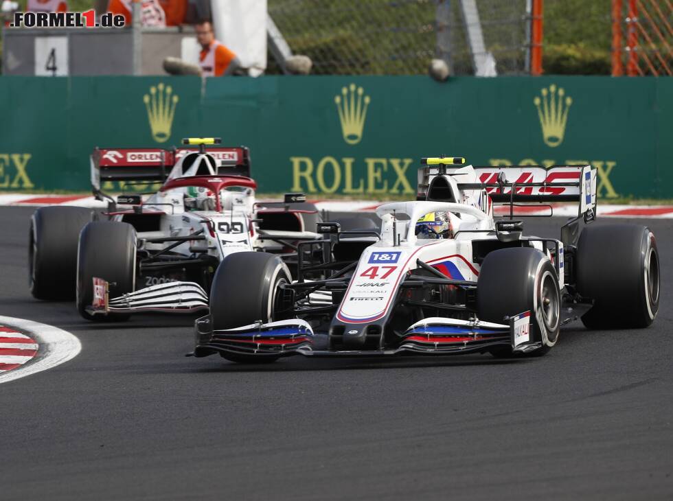 Mick Schumacher im Haas VF-21 vor Antonio Giovinazzi im Alfa Romeo C41 beim Grand Prix von Ungarn 2021 in Budapest Foto zur News: Mick Schumacher im Haas VF-21 vor Antonio Giovinazzi im Alfa Romeo C41 beim Grand Prix von Ungarn 2021 in Budapest