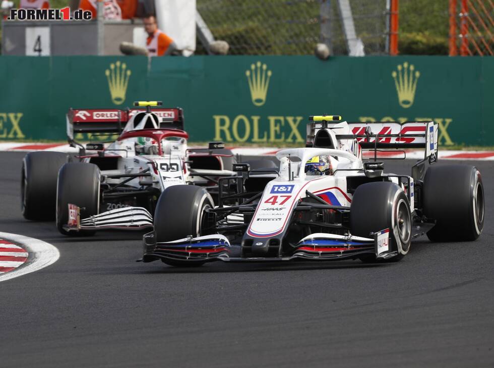 Foto zur News: Mick Schumacher im Haas VF-21 vor Antonio Giovinazzi im Alfa Romeo C41 beim Grand Prix von Ungarn 2021 in Budapest