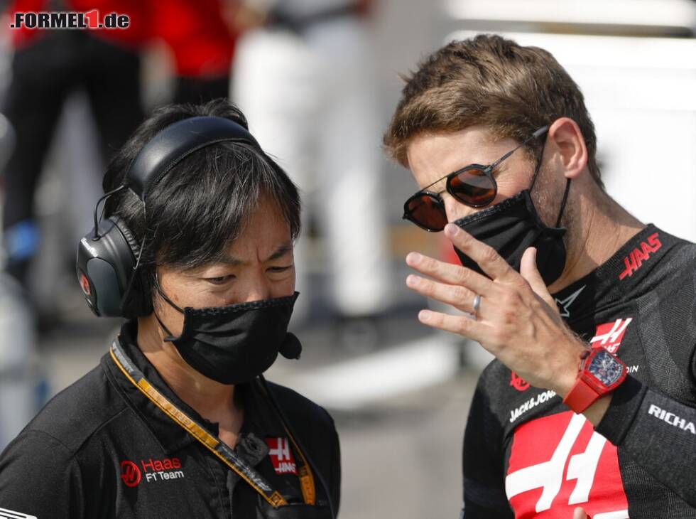 Foto zur News: Romain Grosjean mit Haas-Renningenieur Ayao Komatsu